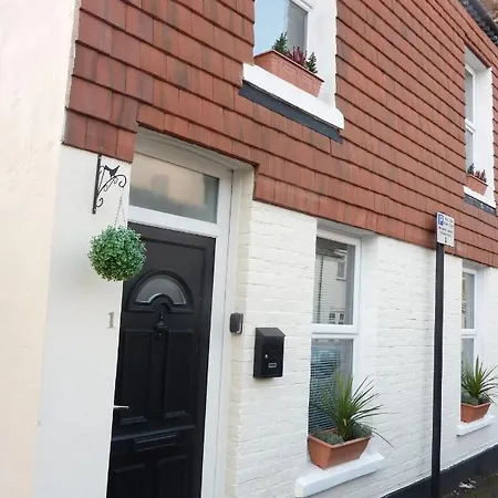 A Wonderful Place In The Hub Of The City, Yet On The Edge Of The Countryside Salisbury Exterior photo