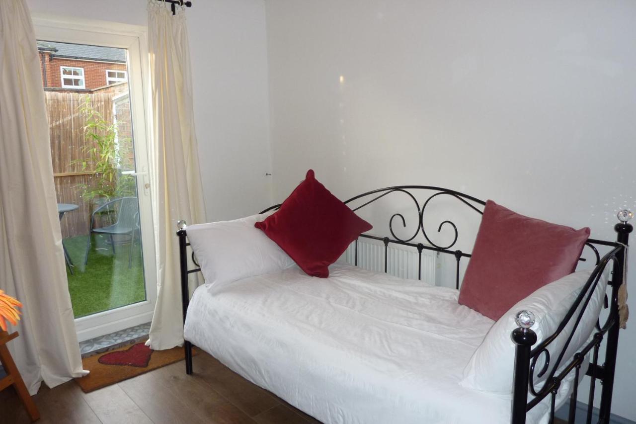 A Wonderful Place In The Hub Of The City, Yet On The Edge Of The Countryside Holiday home Salisbury