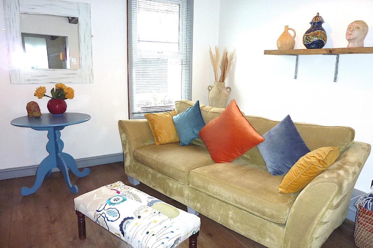 A Wonderful Place In The Hub Of The City, Yet On The Edge Of The Countryside Vakantiehuis